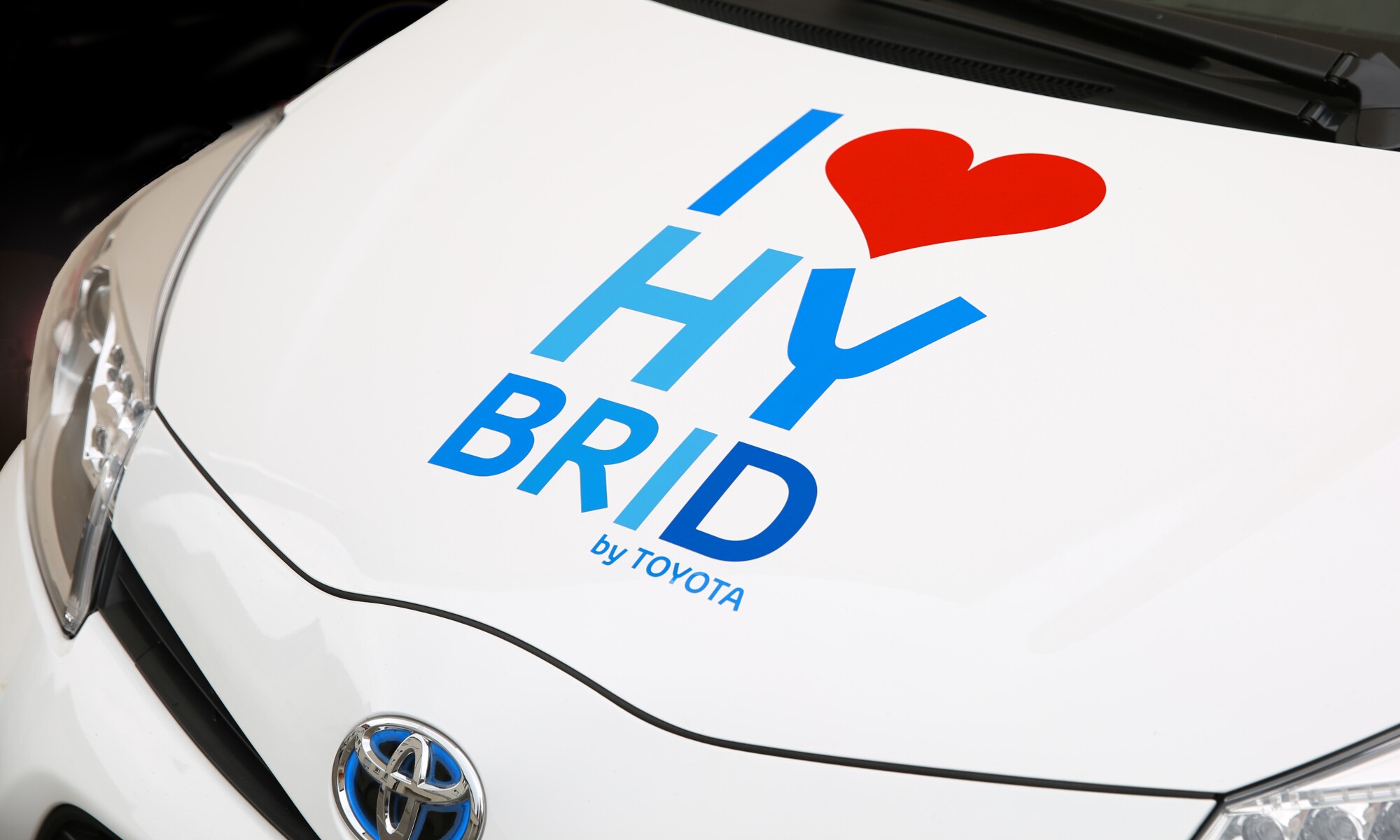 10 Benefits of Hybrid Cars: An Overview